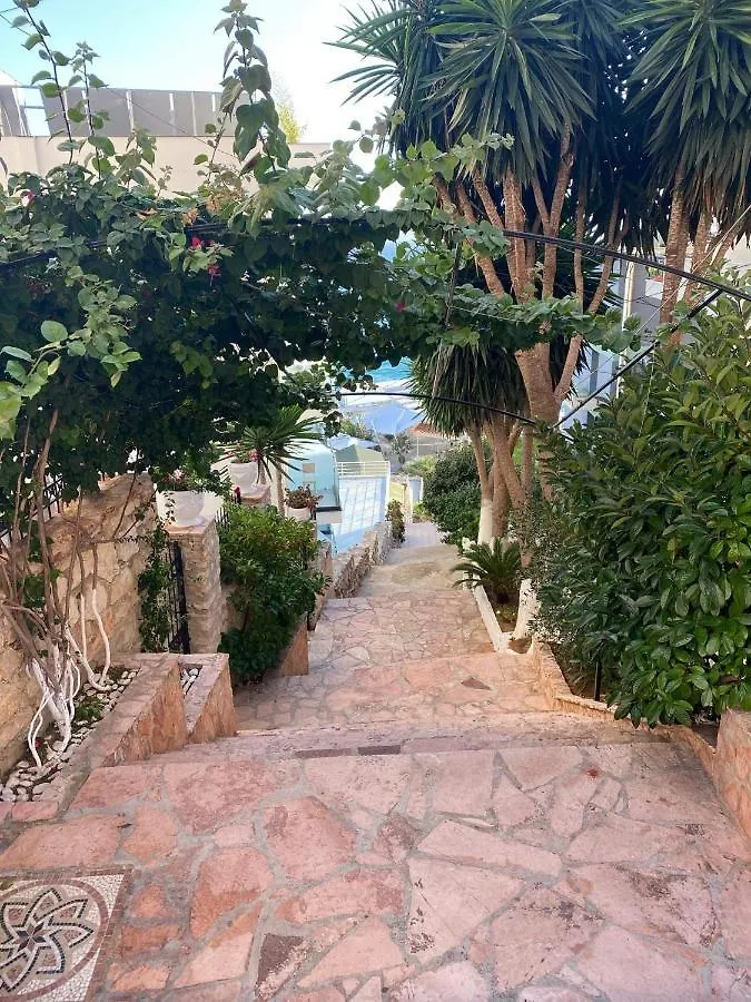 Apartamente Berti'S Garden Sarandë