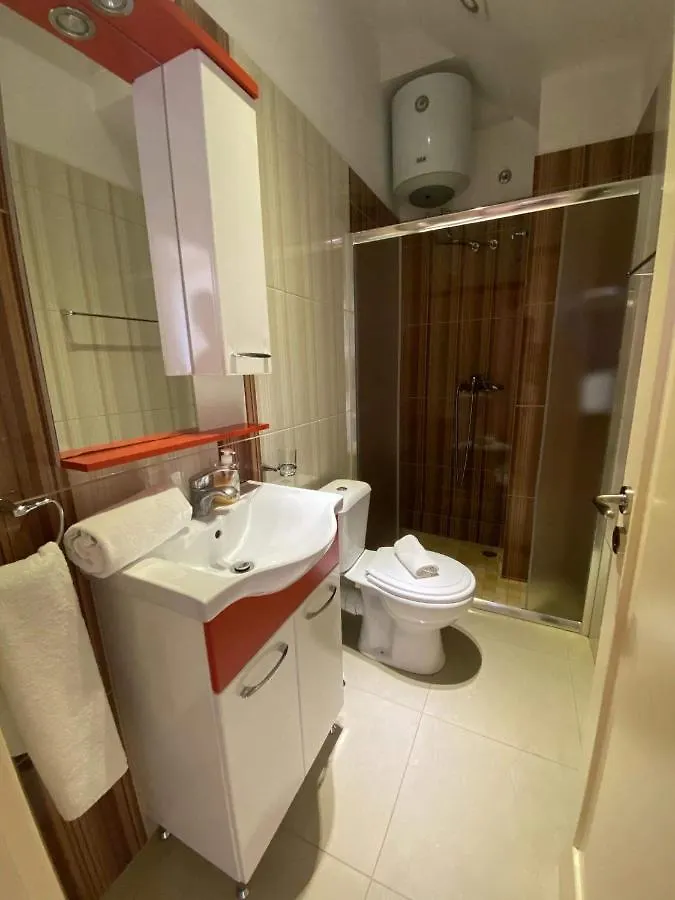 סרנדה Apartamente Berti'S Garden אלבניה